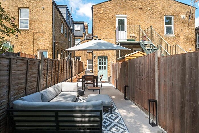 2 Bedroom Flat For Sale In Queenswood Road, London, SE23