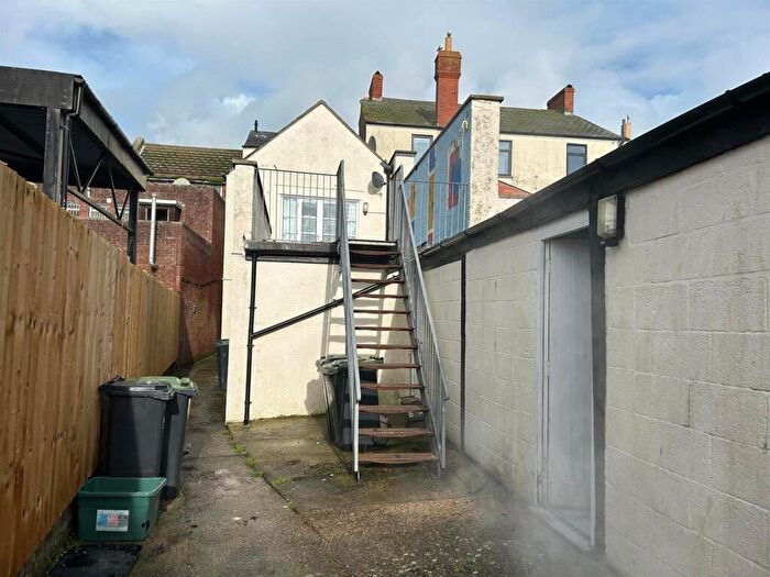 2 Bedroom Apartment To Rent In West Street, Bridport, DT6