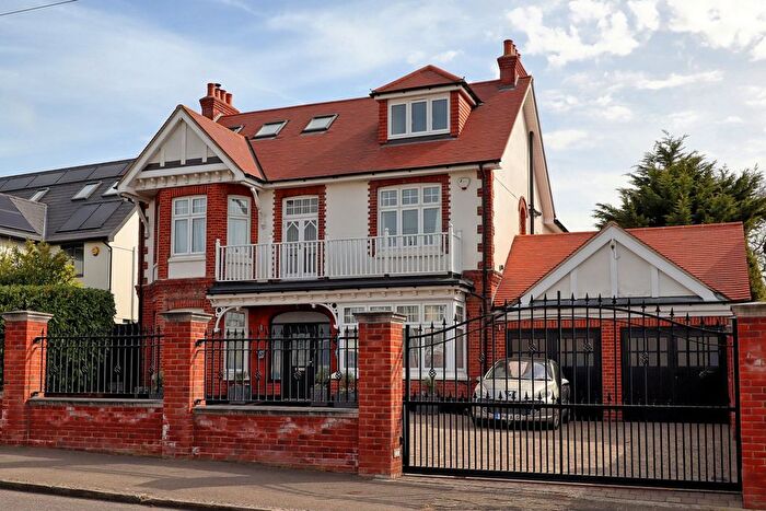 7 Bedroom Detached House For Sale In Ernest Road, Hornchurch, RM11