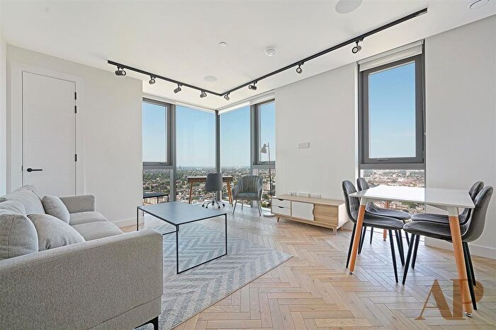 2 Bedroom Flat To Rent In Valencia Tower, City Road, EC1V