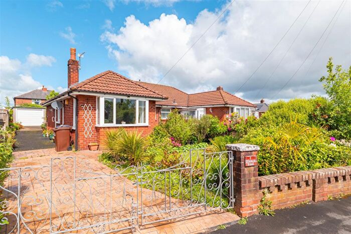 2 Bedroom Semi-Detached Bungalow For Sale In Glamis Road, Leyland, PR25