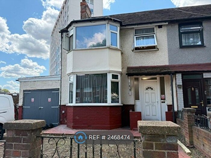 4 Bedroom End Of Terrace House To Rent In Rush Green Road, Romford, RM7