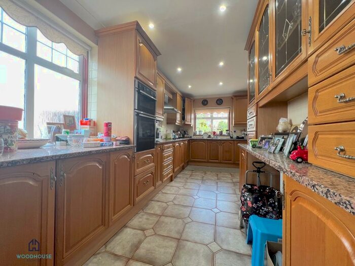 4 Bedroom Semi-Detached House To Rent In Sandringham Gardens, London, N12