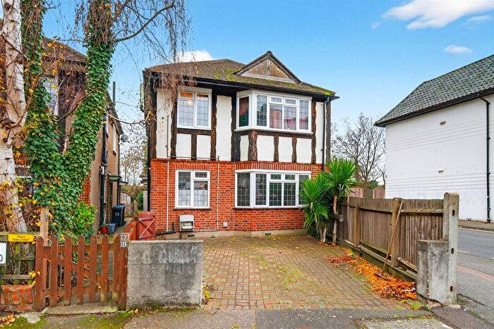 2 Bedroom Maisonette For Sale In York Close, Morden, SM4