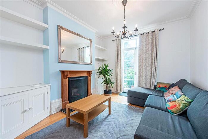 2 Bedroom Apartment To Rent In Morton Road, Islington, N1