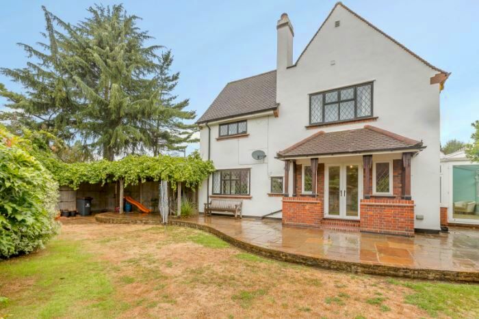 4 Bedroom Detached House To Rent In Murray Avenue, Bromley, BR1