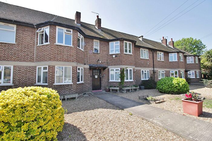 2 Bedroom Flat To Rent In Algar Close, Isleworth, TW7