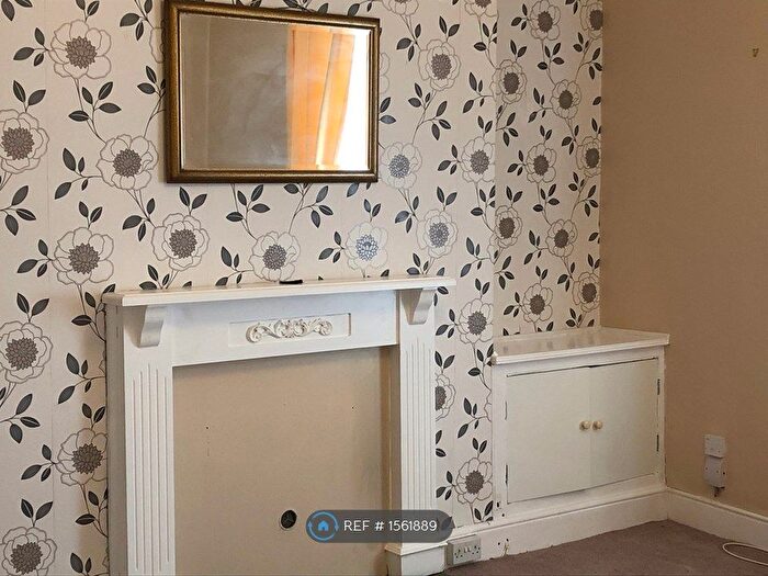 1 Bedroom Flat To Rent In Clarence Place, Stonehouse, Plymouth, PL1