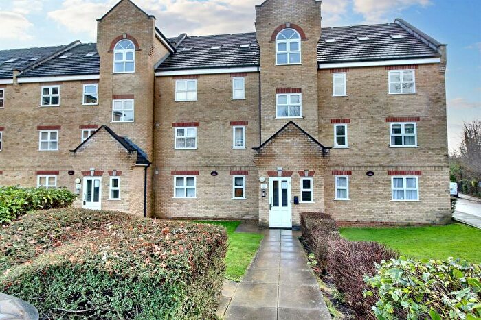 2 Bedroom Flat To Rent In Kirkland Drive, EN2