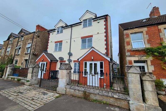 1 Bedroom Property To Rent In South Street, Crewkerne, TA18