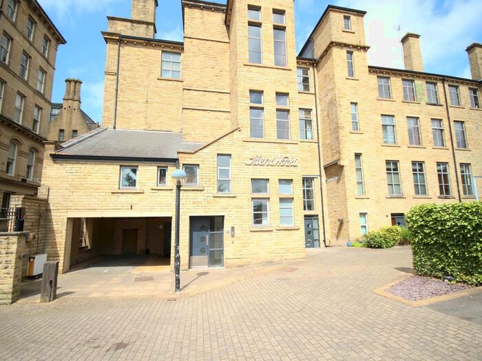 2 Bedroom Flat To Rent In Silens Works, City Centre, Bradford, BD1