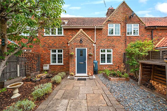 3 Bedroom Terraced House For Sale In Send Road, Send, Surrey, GU23
