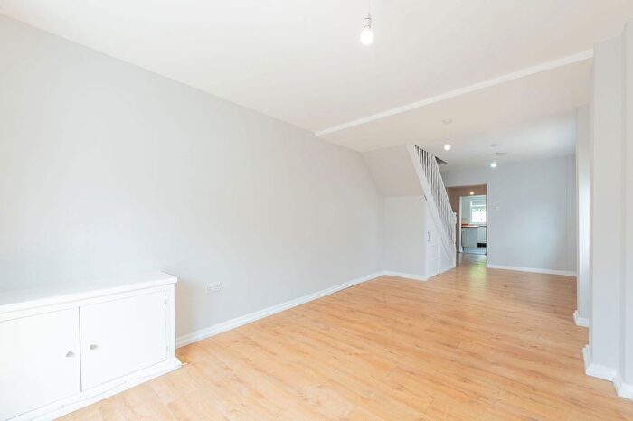 2 Bedroom End Of Terrace House To Rent In Priory Road, Southampton, SO17