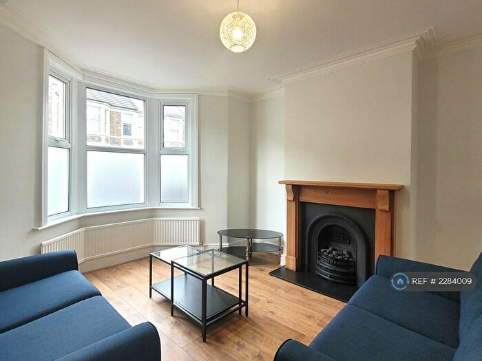 4 Bedroom Terraced House To Rent In Chatsworth Road, Arnos Vale, Bristol, BS4