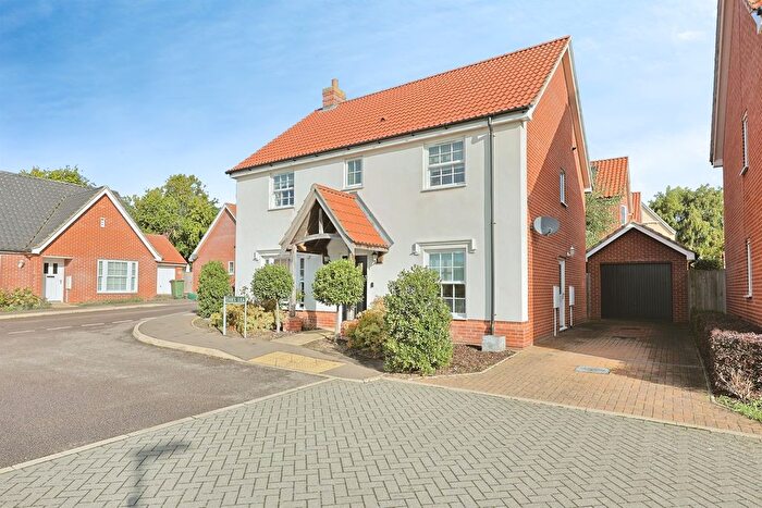 4 Bedroom Detached House For Sale In Oaks Lea, Acle, Norwich, NR13