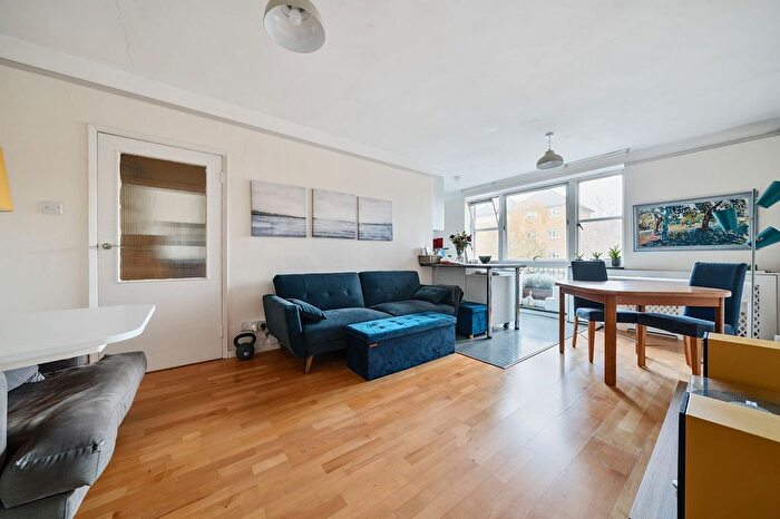 1 Bedroom Flat To Rent In Carrick Court, Kennington Park Road, SE11
