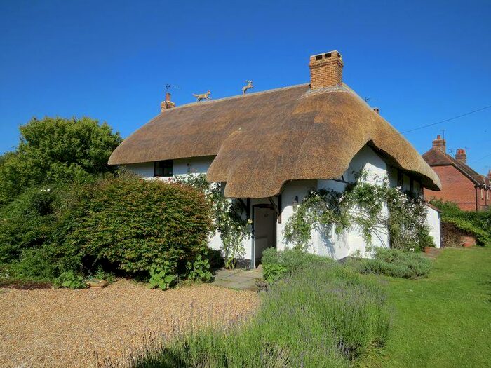 4 Bedroom Character Property To Rent In Lower Froyle, Nr Bentley / Alton/ Farnham, Hampshire, GU34