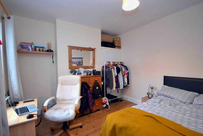 4 Bedroom Terraced House To Rent In Donnington Gardens, Reading, RG1