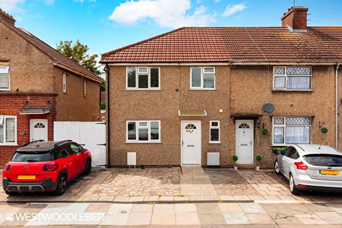3 Bedroom End Of Terrace House To Rent In Redlands Road, Enfield, EN3