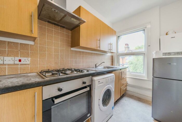 2 Bedroom Apartment To Rent In Oakhurst Grove, London, Greater London, SE22