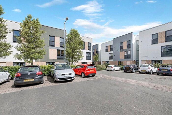 2 Bedroom Flat To Rent In Firpark Close, Dennistoun, Glasgow, G31