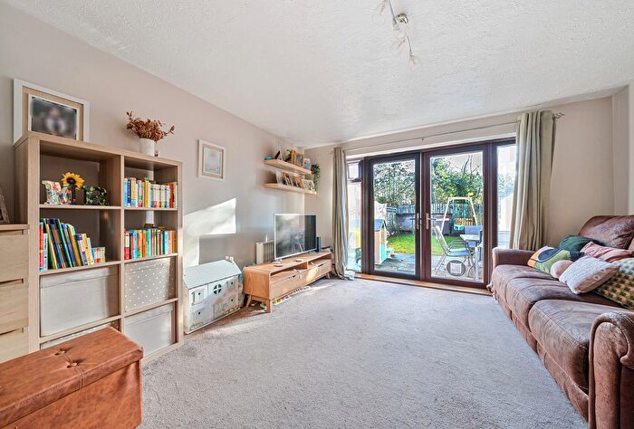 2 Bedroom Terraced House For Sale In Carlton Tye, Horley, Surrey, RH6