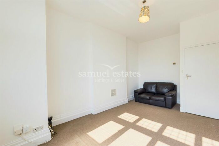 1 Bedroom Flat To Rent In Gleneldon Road, Streatham, SW16