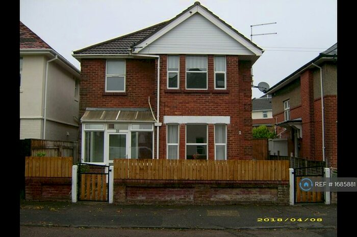 2 Bedroom Flat To Rent In Truscott Avenue, Bournemouth, BH9