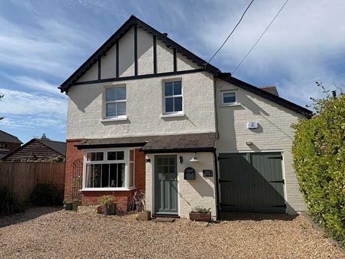 4 Bedroom Detached House For Sale In Swanmore, Swanmore Road, SO32