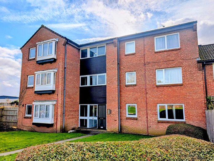 1 Bedroom Flat For Sale In St. Peters Close, Cheltenham, Gloucestershire, GL51