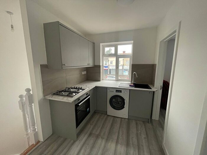2 Bedroom Flat To Rent In Kenton Lane, Harrow, HA3