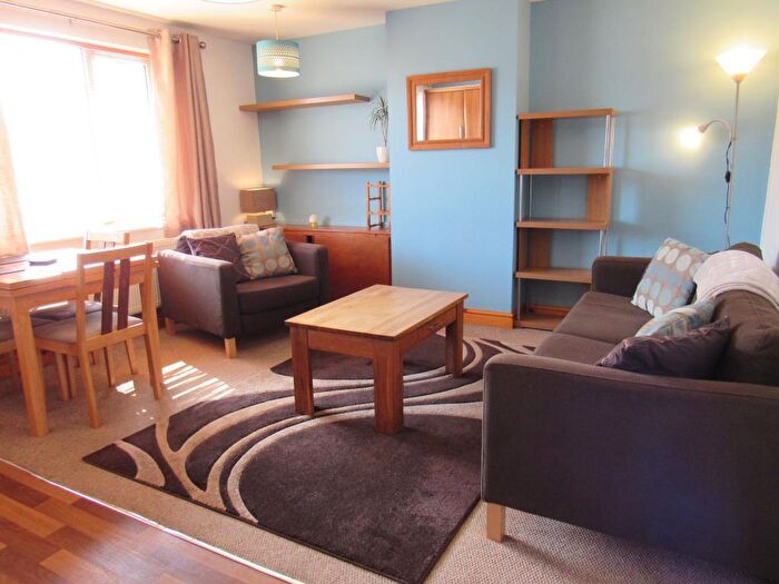 2 Bedroom Flat To Rent In Parrswood Road, Burnage, Manchester, M20