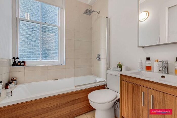 2 Bedroom Flat To Rent In Blenheim Crescent, London, W11