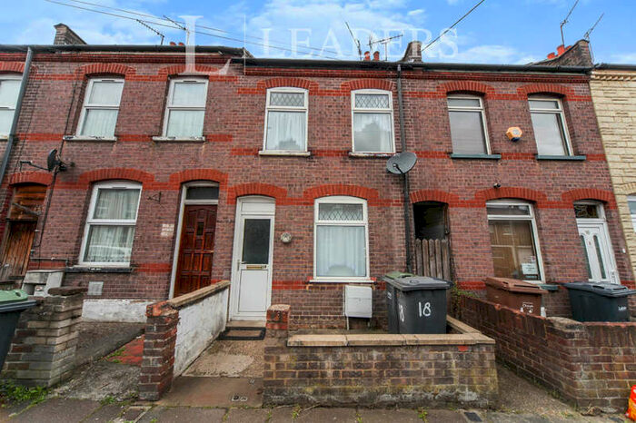 2 Bedroom Terraced House To Rent In Lovely Two Bedroom Family Home St Peters Road, LU1