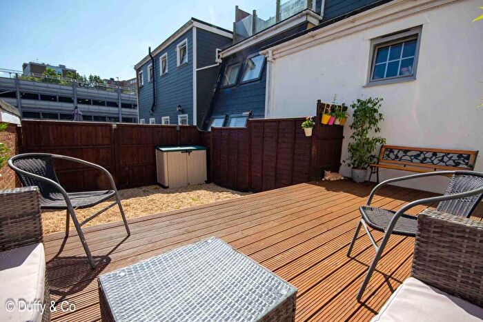 1 Bedroom Flat For Sale In Boltro Road, Haywards Heath, RH16