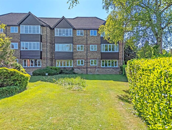 2 Bedroom Apartment For Sale In River Meads, Stanstead Abbotts, SG12