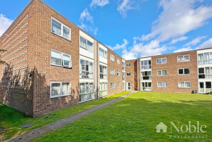 2 Bedroom Flat To Rent In Chaplaincy Gardens, Hornchurch, RM11