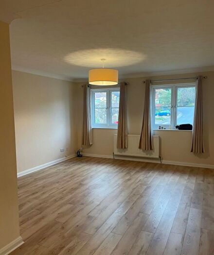 1 Bedroom Flat To Rent In Meadowbank, Watford, Hertfordshire, WD19