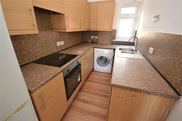 3 Bedroom Terraced House For Sale In Dunstable Road, Luton, Bedfordshire, LU4