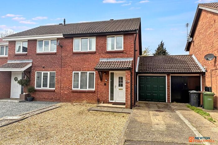 3 Bedroom Semi-Detached House For Sale In Uplands, Werrington, Peterborough, PE4
