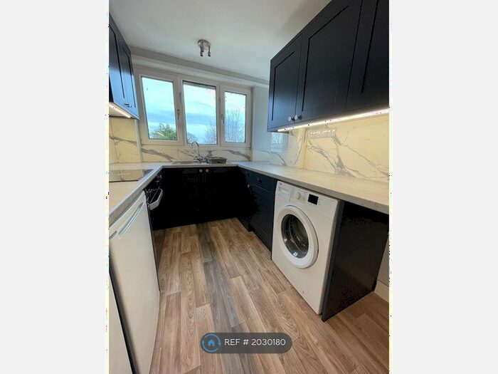 2 Bedroom Flat To Rent In With Private Garden, Tunbridge Wells, TN4