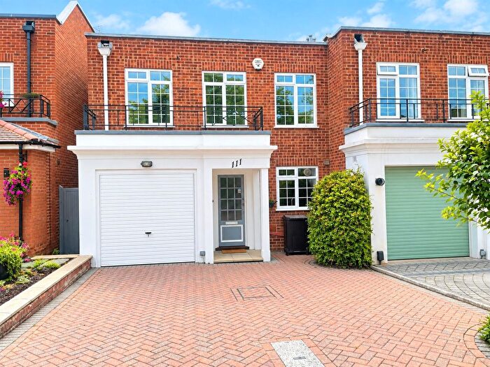 3 Bedroom End Of Terrace House For Sale In Peaches Close, South Cheam, SM2