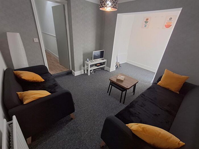 3 Bedroom Maisonette To Rent In Whitchurch Road, Cardiff, CF14