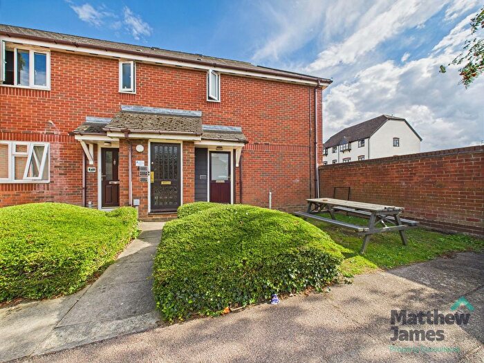 1 Bedroom Flat To Rent In Chinook, Highwoods, CO4