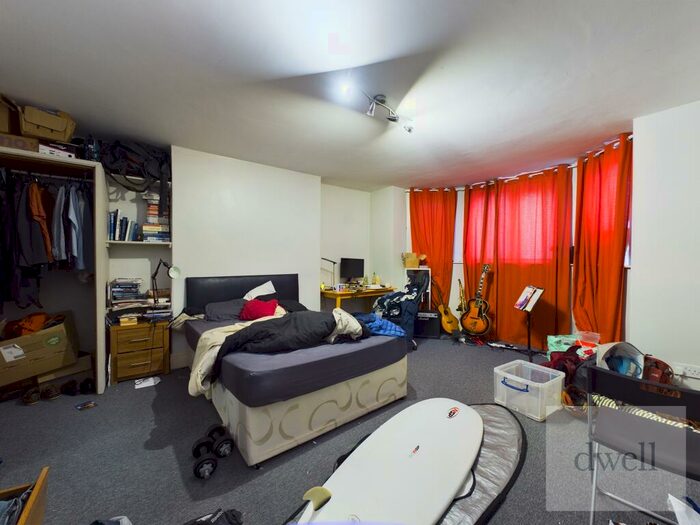 1 Bedroom Flat To Rent In Delph Lane, Woodhouse, Leeds, LS6