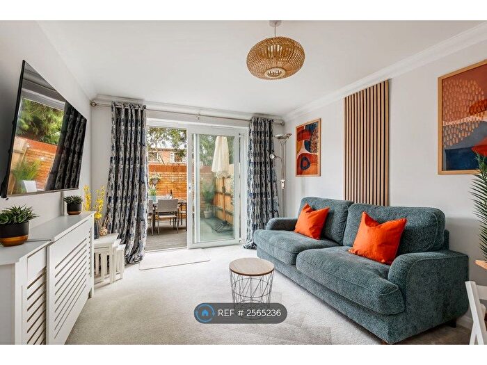 2 Bedroom Flat To Rent In Cambridge Road, Bournemouth, BH2