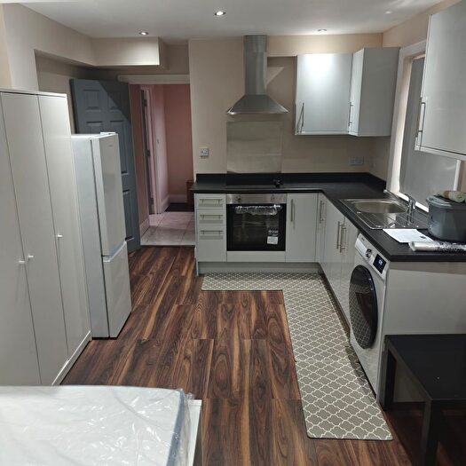 1 Bedroom Studio To Rent In Carnarvon Drive, Hayes, UB3