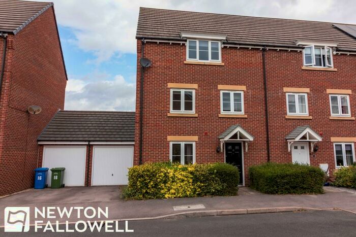 3 Bedroom Semi-Detached House To Rent In Canterbury Close, Retford, DN22