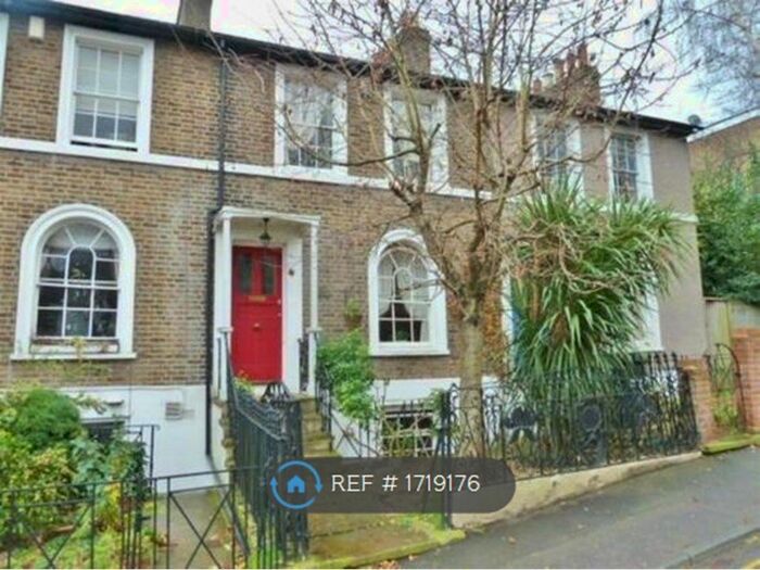 2 Bedroom Terraced House To Rent In Shrubbery Road, Gravesend, DA12