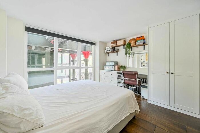 2 Bedroom Flat To Rent In Hopton Road, Woolwich, London, SE18